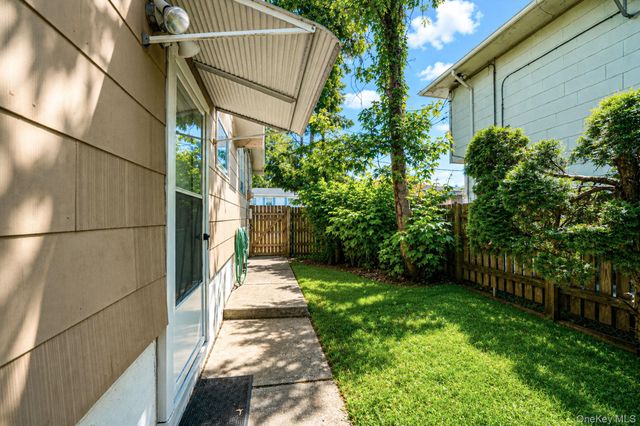 561 Chestnut Street, Lindenhurst, NY 11757
