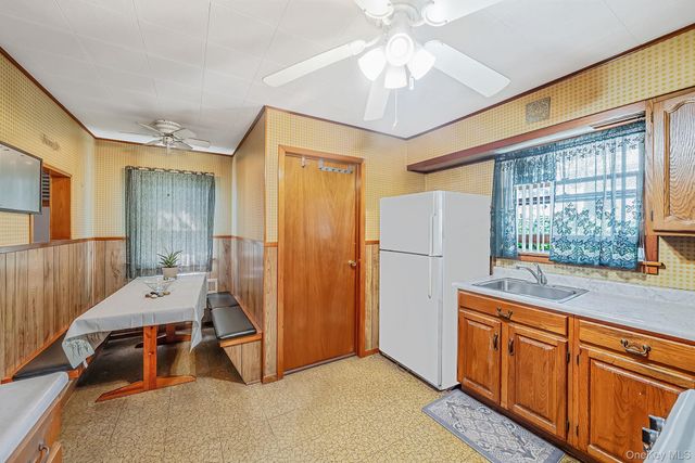 561 Chestnut Street, Lindenhurst, NY 11757