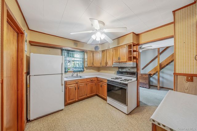 561 Chestnut Street, Lindenhurst, NY 11757