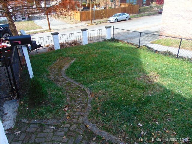 212 St Michaels Avenue, Madison, IN 47250