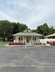 615 S Broadway Street, Checotah, OK 74426