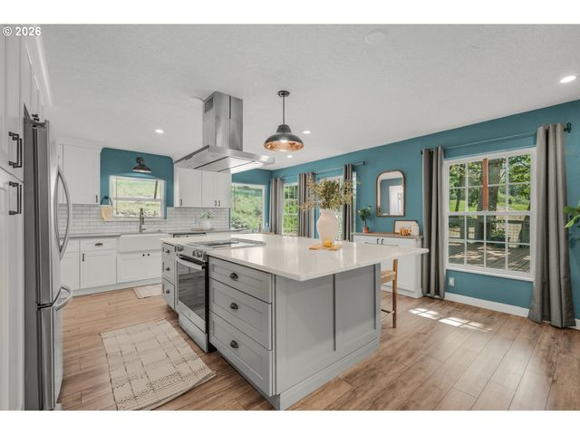 15684 THAYER Rd, Oregon City, OR 97045