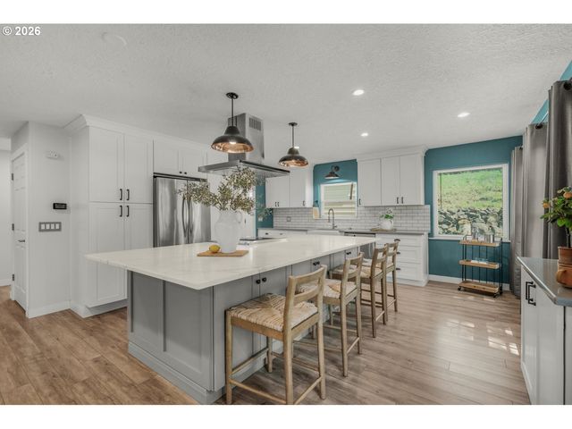 15684 THAYER Rd, Oregon City, OR 97045