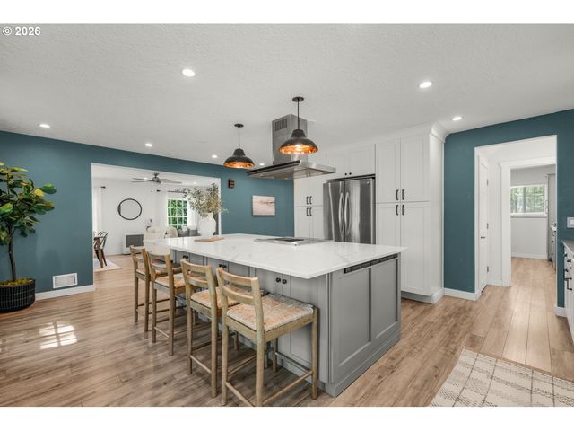 15684 THAYER Rd, Oregon City, OR 97045