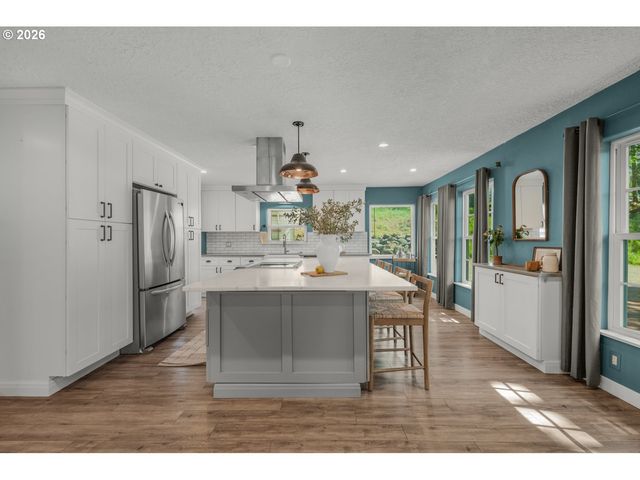 15684 THAYER Rd, Oregon City, OR 97045