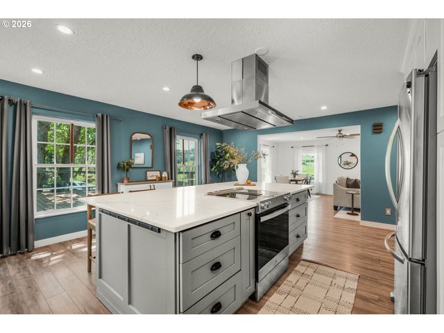15684 THAYER Rd, Oregon City, OR 97045