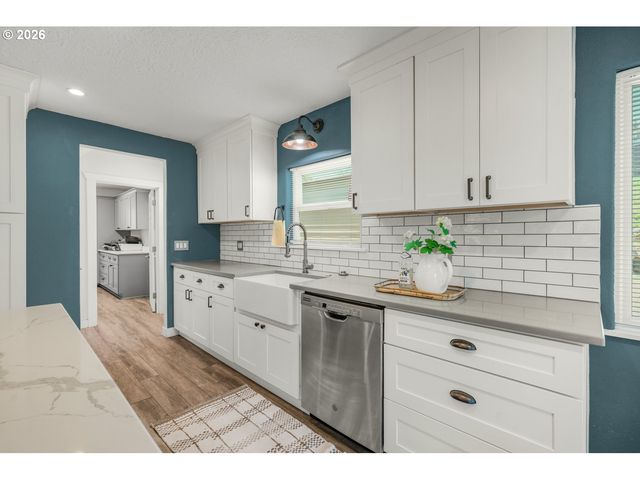15684 THAYER Rd, Oregon City, OR 97045