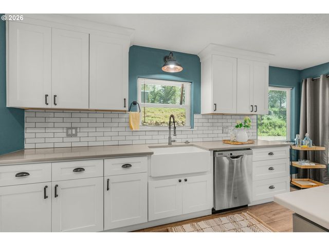 15684 THAYER Rd, Oregon City, OR 97045