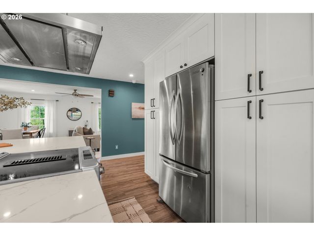 15684 THAYER Rd, Oregon City, OR 97045