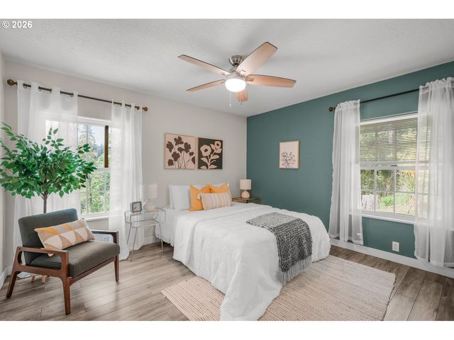 15684 THAYER Rd, Oregon City, OR 97045