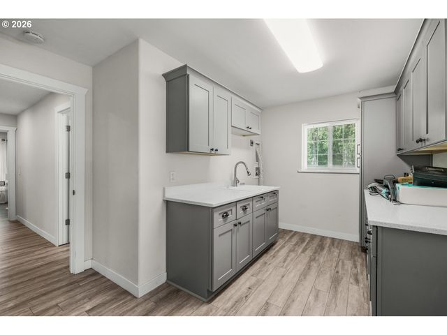 15684 THAYER Rd, Oregon City, OR 97045