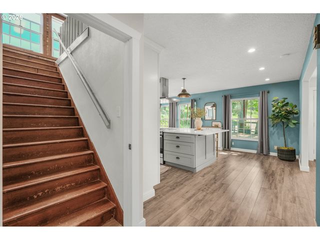 15684 THAYER Rd, Oregon City, OR 97045