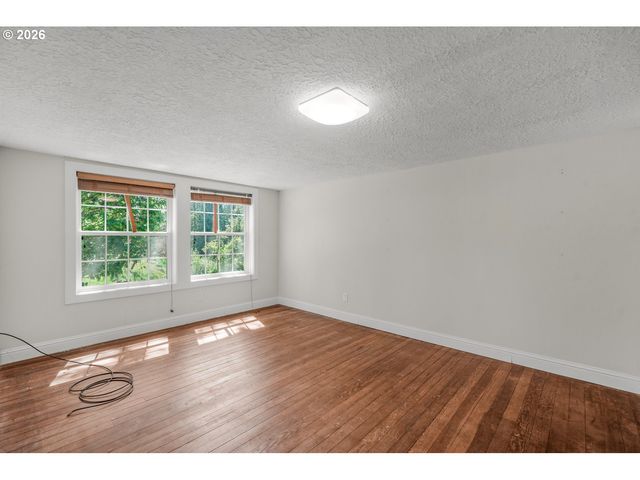 15684 THAYER Rd, Oregon City, OR 97045