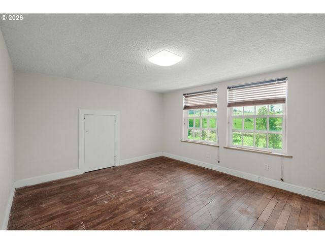 15684 THAYER Rd, Oregon City, OR 97045