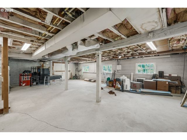 15684 THAYER Rd, Oregon City, OR 97045