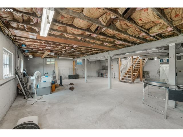 15684 THAYER Rd, Oregon City, OR 97045