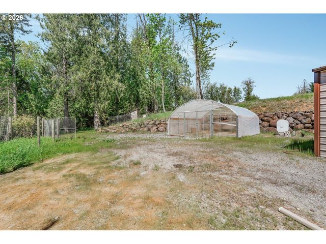 15684 THAYER Rd, Oregon City, OR 97045