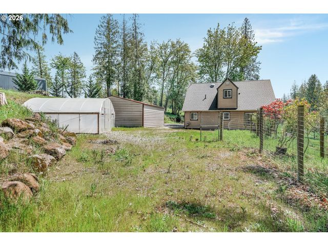 15684 THAYER Rd, Oregon City, OR 97045
