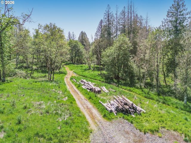 15684 THAYER Rd, Oregon City, OR 97045