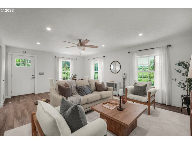 15684 THAYER Rd, Oregon City, OR 97045