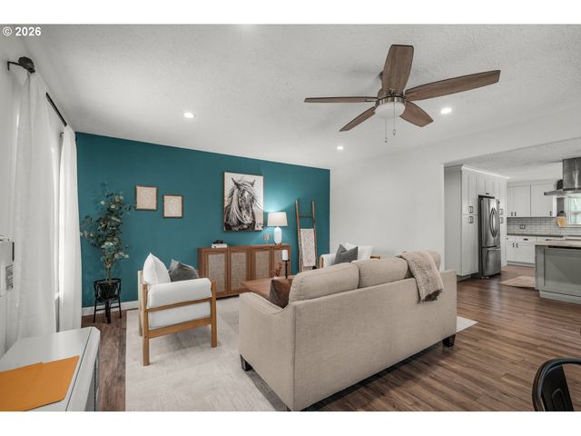 15684 THAYER Rd, Oregon City, OR 97045