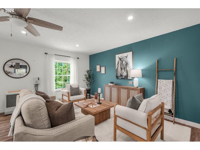 15684 THAYER Rd, Oregon City, OR 97045