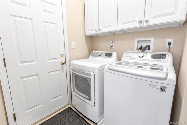 83 Manitou Trail, Kings Park, NY 11754