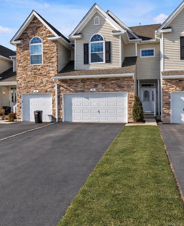 83 Manitou Trail, Kings Park, NY 11754