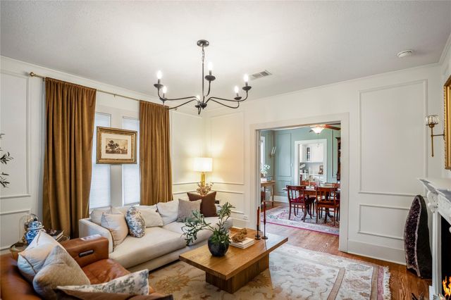 907 Clinton Street, Brenham, TX 77833