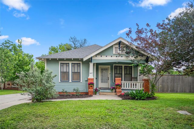 907 Clinton Street, Brenham, TX 77833