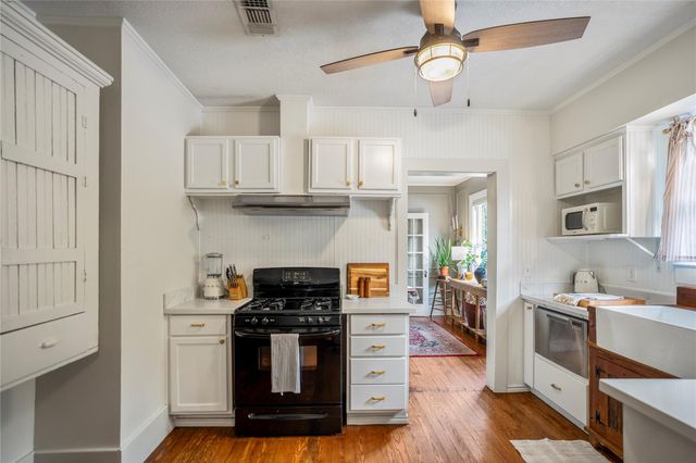 907 Clinton Street, Brenham, TX 77833