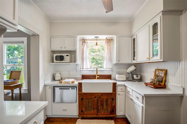 907 Clinton Street, Brenham, TX 77833