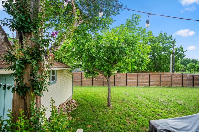 907 Clinton Street, Brenham, TX 77833