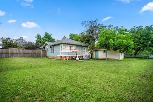 907 Clinton Street, Brenham, TX 77833