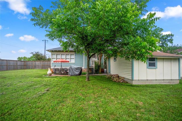 907 Clinton Street, Brenham, TX 77833