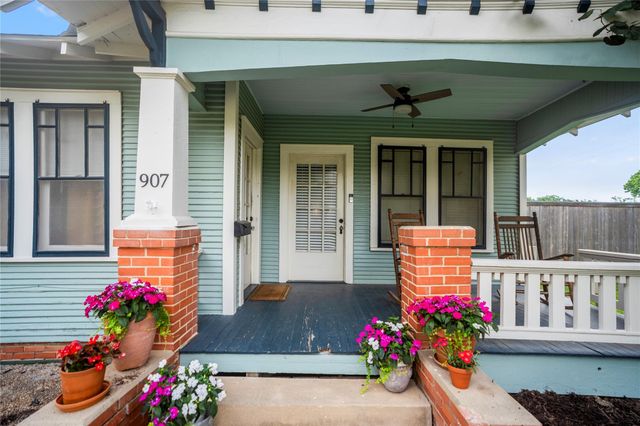 907 Clinton Street, Brenham, TX 77833
