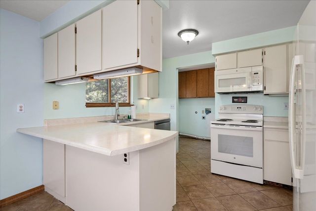5919 E Grouse Rd, Chattaroy, WA 99003