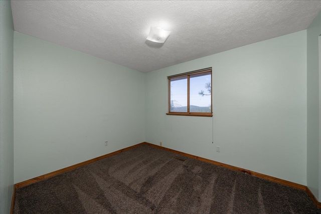 5919 E Grouse Rd, Chattaroy, WA 99003