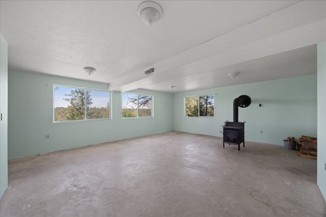 5919 E Grouse Rd, Chattaroy, WA 99003