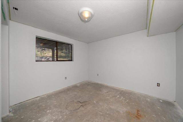 5919 E Grouse Rd, Chattaroy, WA 99003