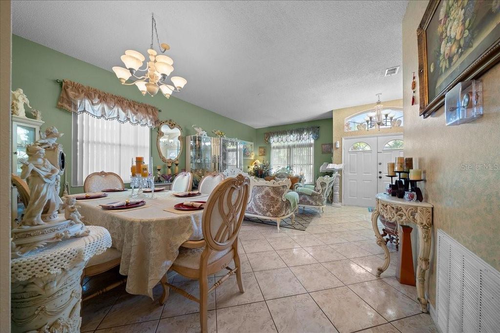 Image 11 of property listing at 1010 RAINING MEADOWS LANE, Orlando, FL 32824