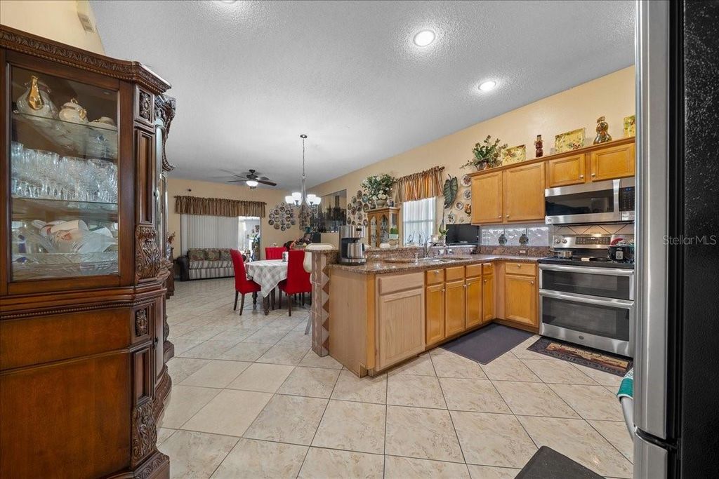 Image 12 of property listing at 1010 RAINING MEADOWS LANE, Orlando, FL 32824