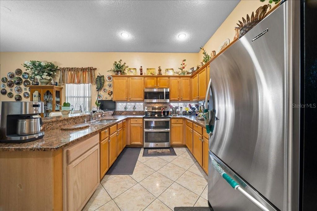 Image 13 of property listing at 1010 RAINING MEADOWS LANE, Orlando, FL 32824