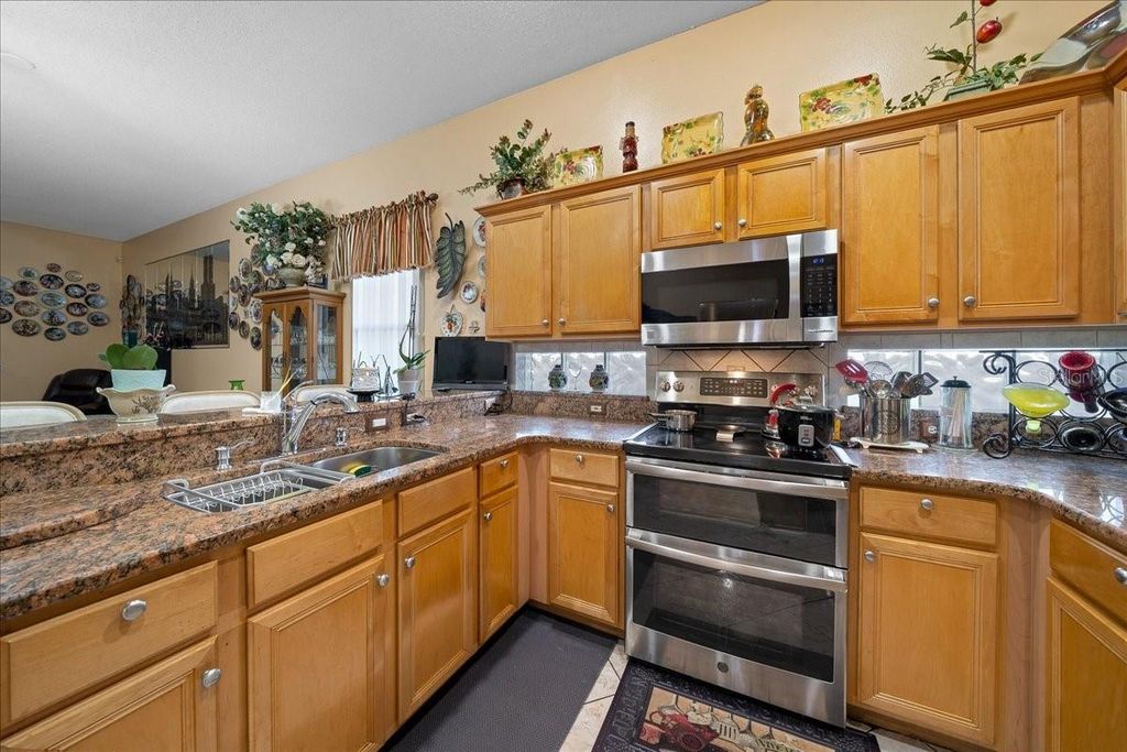 Image 16 of property listing at 1010 RAINING MEADOWS LANE, Orlando, FL 32824