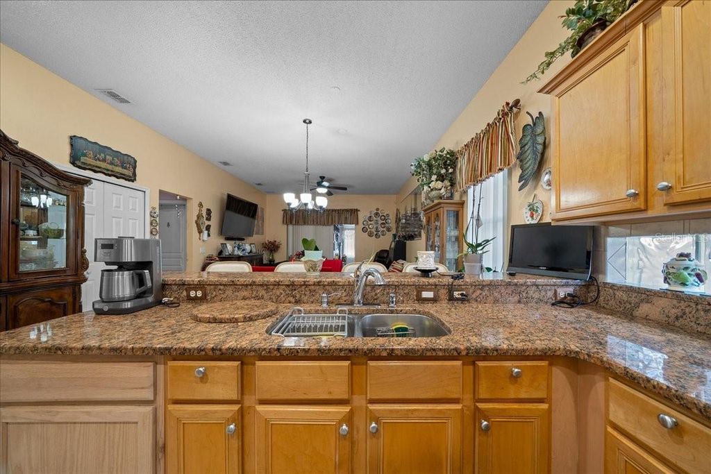 Image 17 of property listing at 1010 RAINING MEADOWS LANE, Orlando, FL 32824