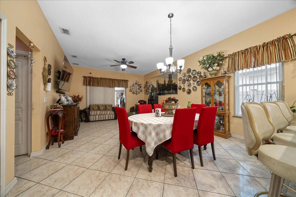 Image 18 of property listing at 1010 RAINING MEADOWS LANE, Orlando, FL 32824