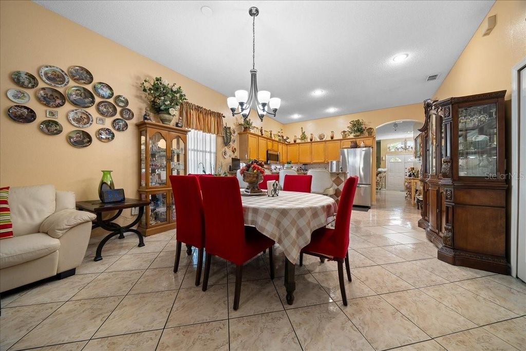 Image 20 of property listing at 1010 RAINING MEADOWS LANE, Orlando, FL 32824