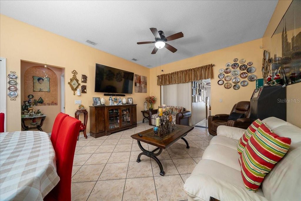 Image 21 of property listing at 1010 RAINING MEADOWS LANE, Orlando, FL 32824