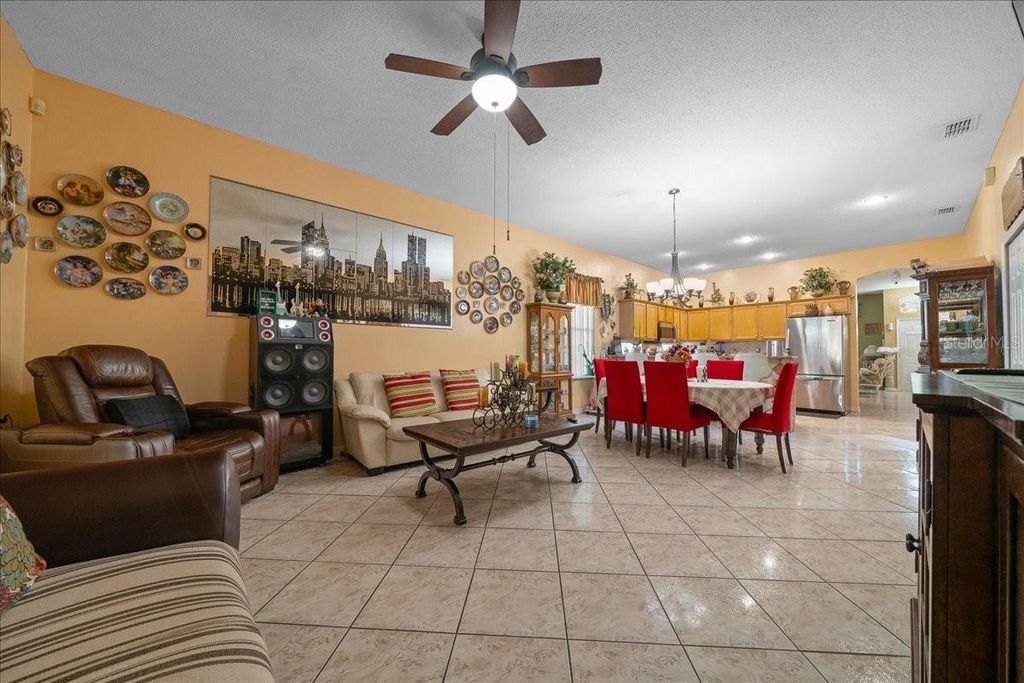 Image 22 of property listing at 1010 RAINING MEADOWS LANE, Orlando, FL 32824