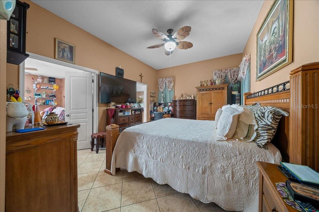 Image 24 of property listing at 1010 RAINING MEADOWS LANE, Orlando, FL 32824